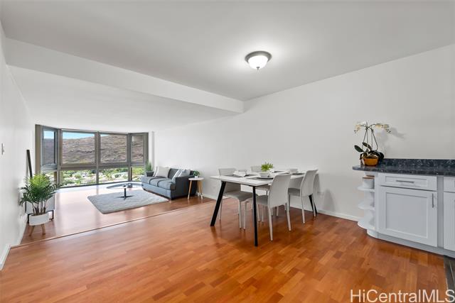 Primary photo for MLS#202521454
